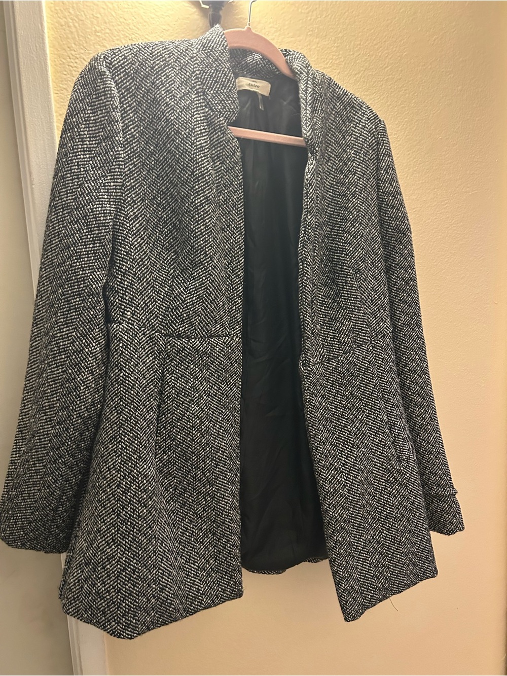 entro Black & White Herringbone Open-Front Blazer